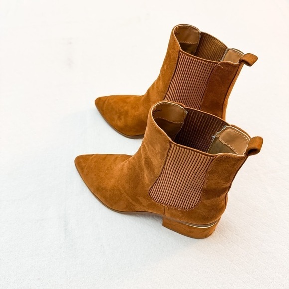 Express Faux Suede Brown/Tan Pointy Toe Booty Size 7 MINT - Picture 6 of 6